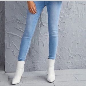 Free People “Willa” Heeled Vegan Leather White Textured Ankle Boots Size 8.5